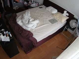 voyeurcam-julmodels-whitebed-2 live cam profile