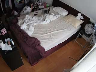 voyeurcam-julmodels-whitebed-2 live cam profile