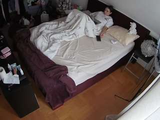 voyeurcam-julmodels-whitebed-2 live cam profile