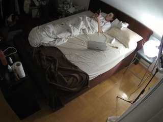 voyeurcam-julmodels-whitebed-2 live cam profile