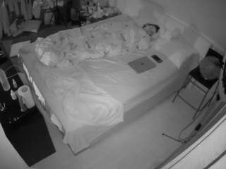 voyeurcam-julmodels-whitebed-2