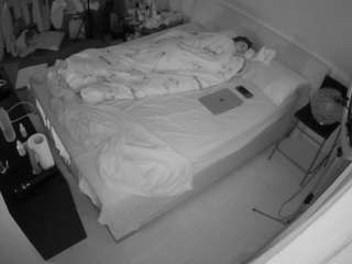 voyeurcam-julmodels-whitebed-2 live cam profile