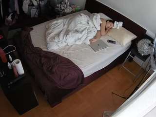 voyeurcam-julmodels-whitebed-2