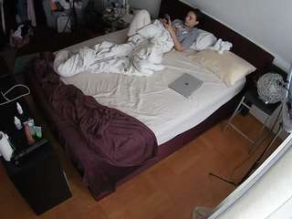 voyeurcam-julmodels-whitebed-2 live cam profile