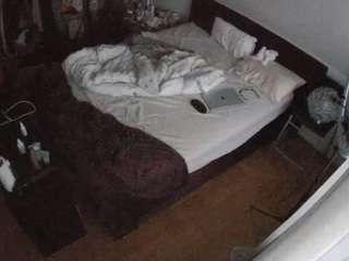 voyeurcam-julmodels-whitebed-2