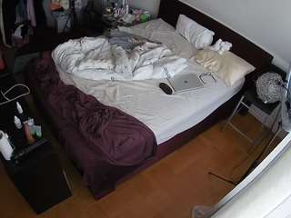 voyeurcam-julmodels-whitebed-2 live cam profile