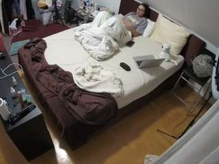 voyeurcam-julmodels-whitebed-2 webcam