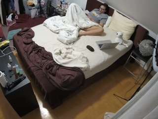 voyeurcam-julmodels-whitebed-2 live cam profile