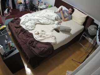 voyeurcam-julmodels-whitebed-2 webcam