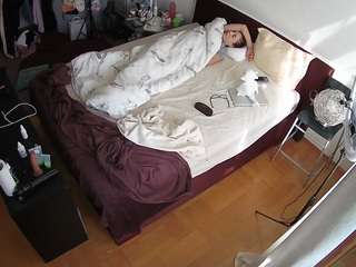 voyeurcam-julmodels-whitebed-2
