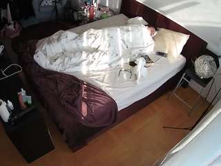 voyeurcam-julmodels-whitebed-2 live cam profile