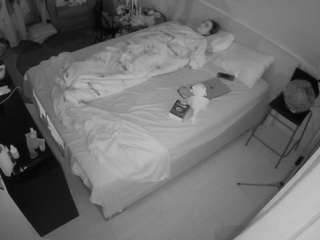 voyeurcam-julmodels-whitebed-2 live cam profile