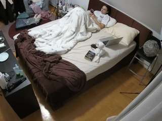 voyeurcam-julmodels-whitebed-2 webcam