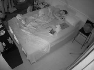 voyeurcam-julmodels-whitebed-2 webcam