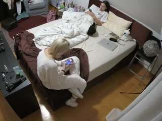 voyeurcam-julmodels-whitebed-2 webcam