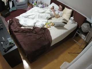 voyeurcam-julmodels-whitebed-2 camsoda