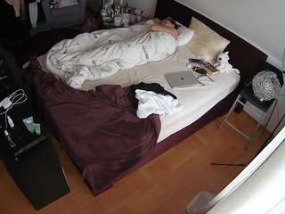 voyeurcam-julmodels-whitebed-2 webcam