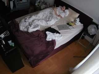 voyeurcam-julmodels-whitebed-2's CamSoda show and profile