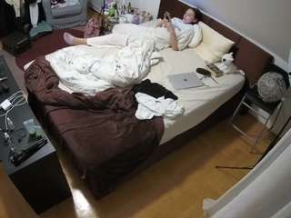 voyeurcam-julmodels-whitebed-2