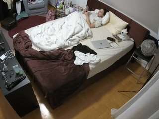 voyeurcam-julmodels-whitebed-2