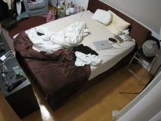 voyeurcam-julmodels-whitebed-2 webcam