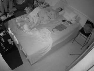 voyeurcam-julmodels-whitebed-2