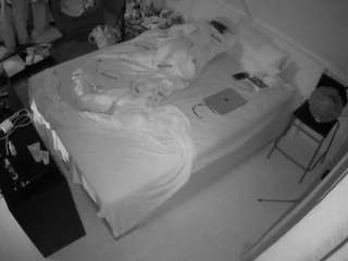 voyeurcam-julmodels-whitebed-2