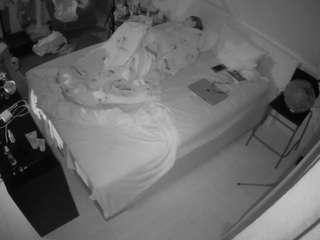 voyeurcam-julmodels-whitebed-2