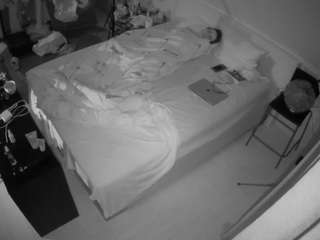 voyeurcam-julmodels-whitebed-2 webcam