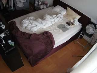 voyeurcam-julmodels-whitebed-2 webcam model
