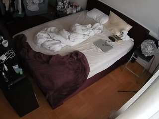 voyeurcam-julmodels-whitebed-2