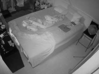 voyeurcam-julmodels-whitebed-2