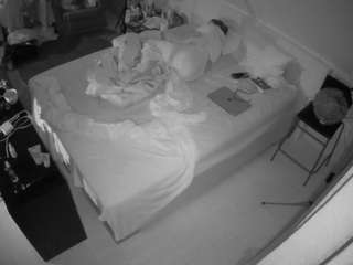 voyeurcam-julmodels-whitebed-2