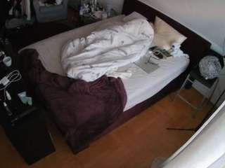 voyeurcam-julmodels-whitebed-2