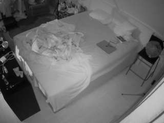 voyeurcam-julmodels-whitebed-2