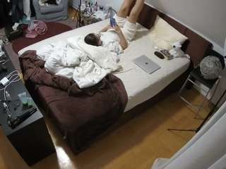 voyeurcam-julmodels-whitebed-2