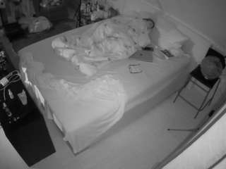 voyeurcam-julmodels-whitebed-2