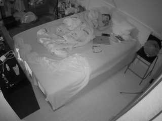 voyeurcam-julmodels-whitebed-2