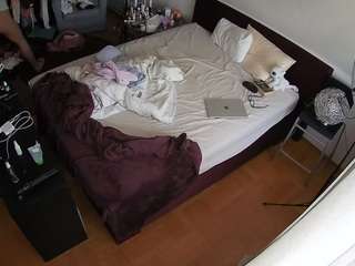 voyeurcam-julmodels-whitebed-2