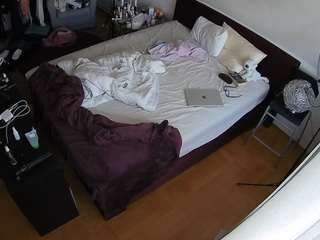voyeurcam-julmodels-whitebed-2