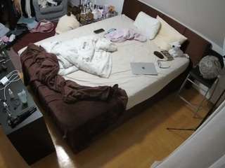 voyeurcam-julmodels-whitebed-2 webcam