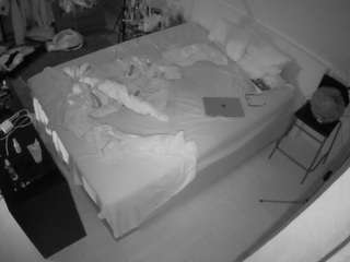 voyeurcam-julmodels-whitebed-2 webcam