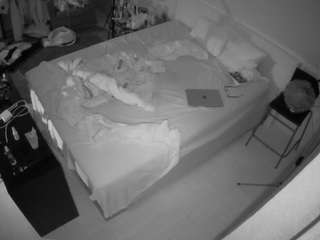 voyeurcam-julmodels-whitebed-2 webcam