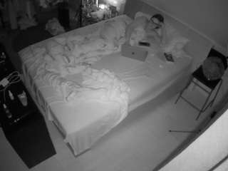 voyeurcam-julmodels-whitebed-2 webcam
