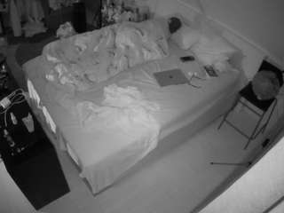 voyeurcam-julmodels-whitebed-2
