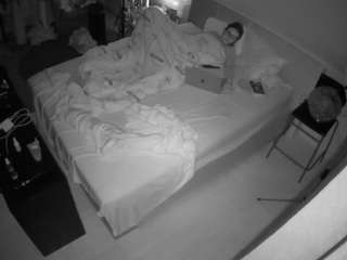 voyeurcam-julmodels-whitebed-2