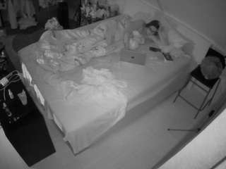 voyeurcam-julmodels-whitebed-2