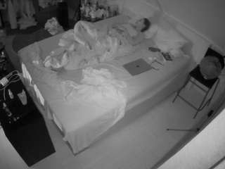voyeurcam-julmodels-whitebed-2