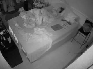 voyeurcam-julmodels-whitebed-2