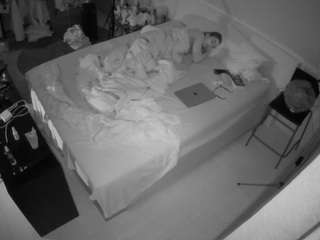voyeurcam-julmodels-whitebed-2